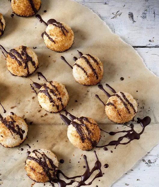 coconut-macaroons-with-dark-chocolate-drizzle-post2