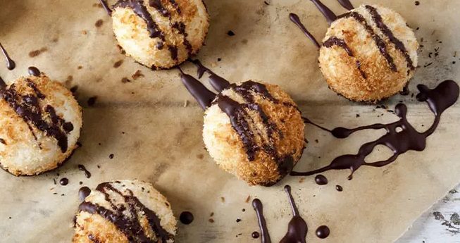 coconut-macaroons-with-dark-chocolate-drizzle